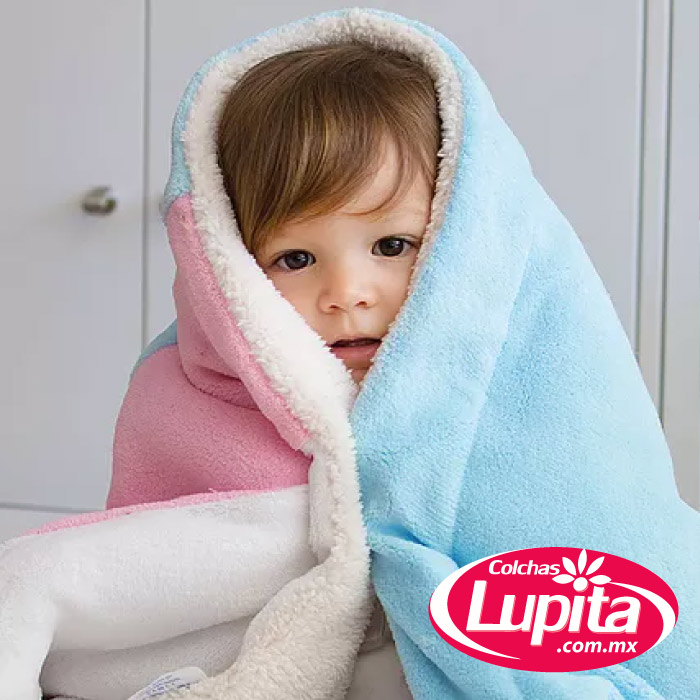 COBERTOR BORDADO VIAJERO UNICORNIO (Chiquimundo)