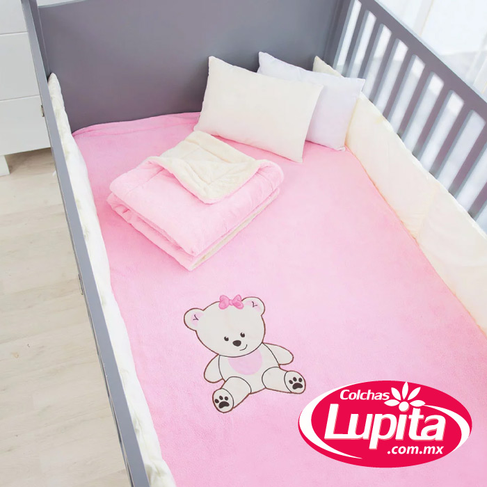 COBERTOR BORDADO VIAJERO BABY PINK (Chiquimundo)