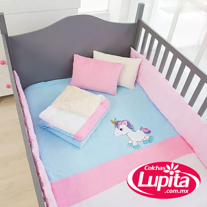 COBERTOR BORDADO VIAJERO UNICORNIO (Chiquimundo)